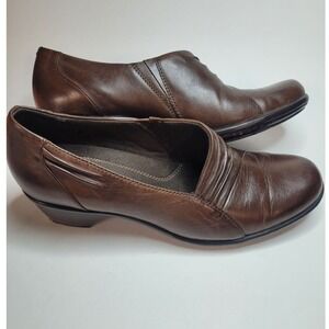 Clark's shoes, Women's size 9M, brown leather slip on Heel Pump Loafer 83586